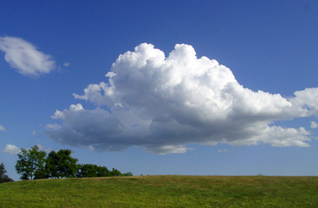 Bild 3: Typische Kumulus-Wolke mit flacher Unterseite am Kondensationsniveau
